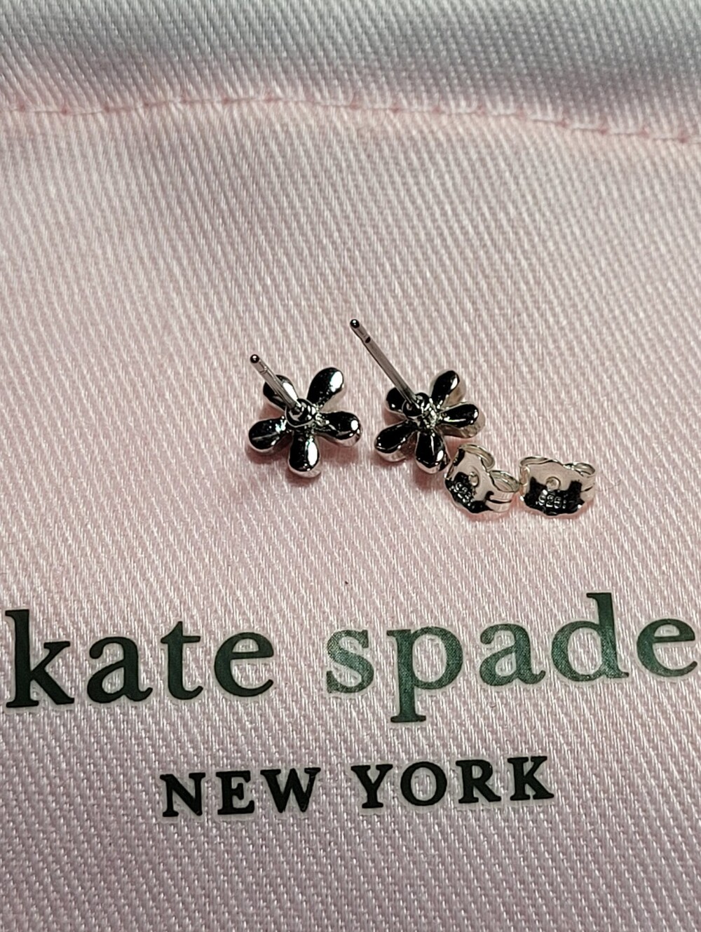 Kate Spade Gleaming Gardenia Flower Stud Earrings Cubic Zirconia/Titanium NWT - Picture 4 of 5